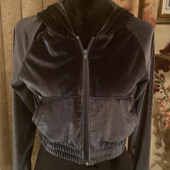 Cool Run Sweats. Color Grey. Size M. - Picture 9 of 16